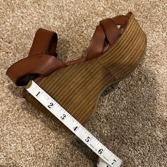 MIA "Jukebox" wedge Sandal Size 5 1/2 - Picture 5 of 6